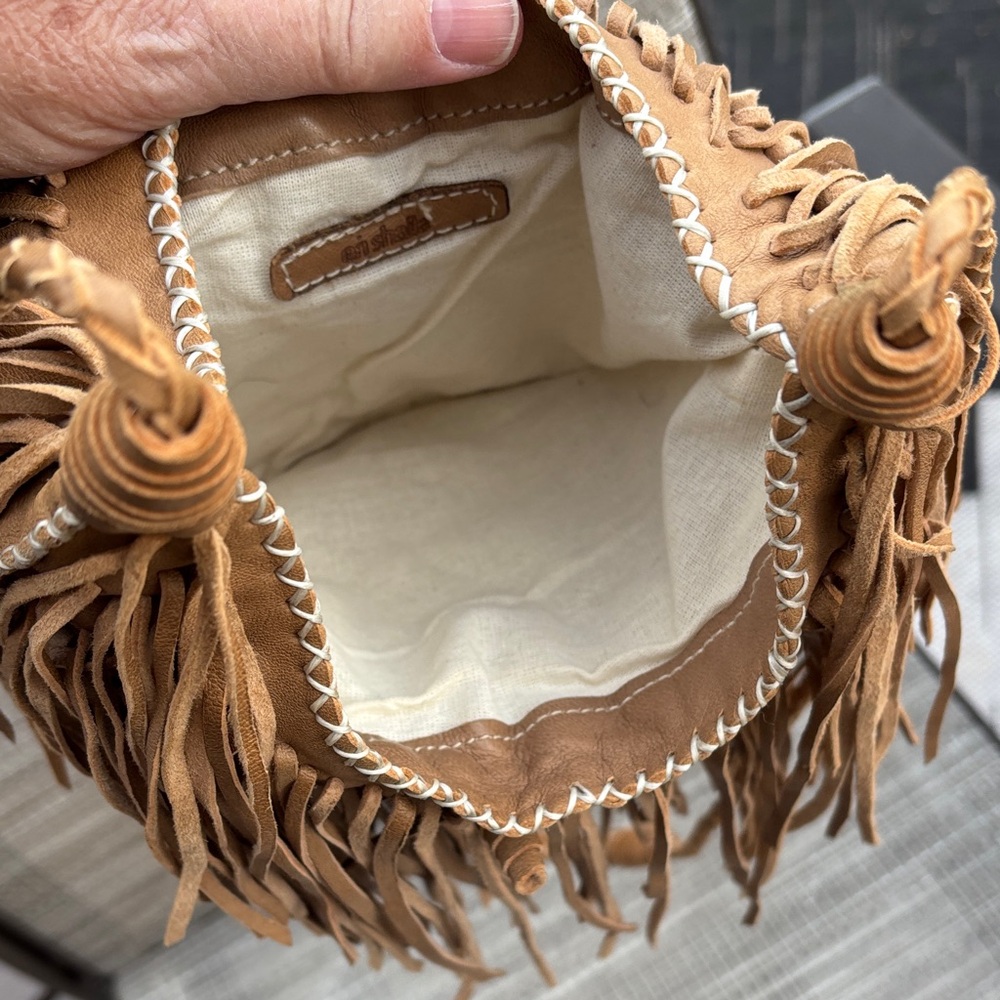 Anthropologie/En shalla Ladies Tan Boho Leatger Fringe crossbody bag-EUC-WOW! - Picture 6 of 9